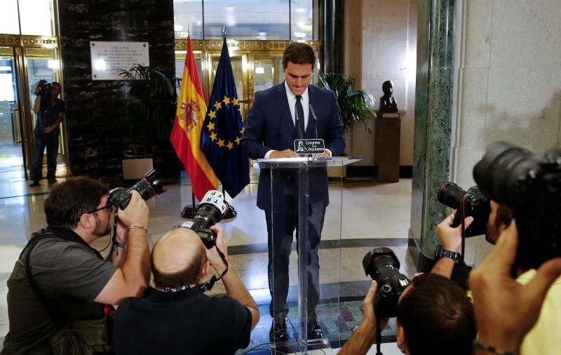 Le leader de ciudadanos, albert rivera, a annonce son soutien a mariano rajoy