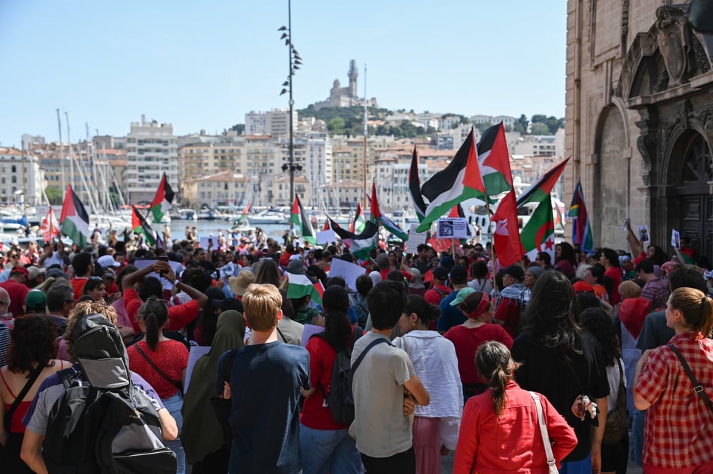 Manifestation à Marseille contre le maintien du jumelage entre la ville phocéenne et Haïfa (Israël).
