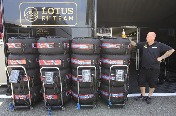 Renault va prendre une participation de controle dans lotus f1