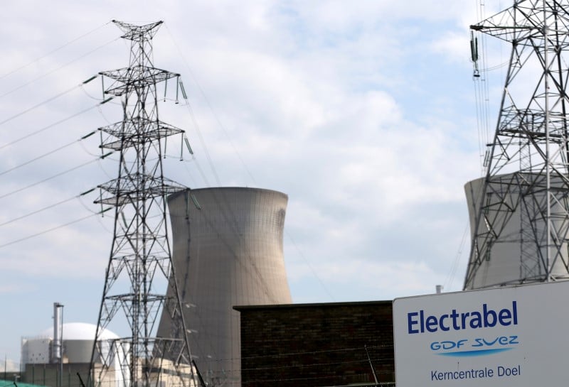 Un reacteur nucleaire d'electrabel a nouveau arrete a cause d'une fuite d'eau