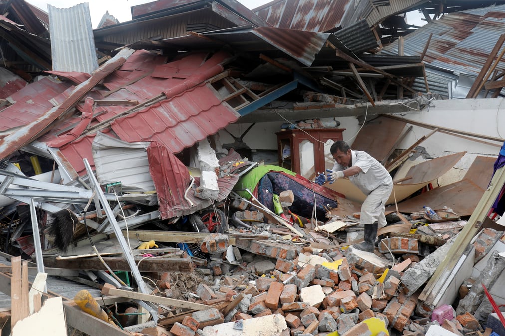 Seisme aux celebes: ultime journee de recherche des disparus