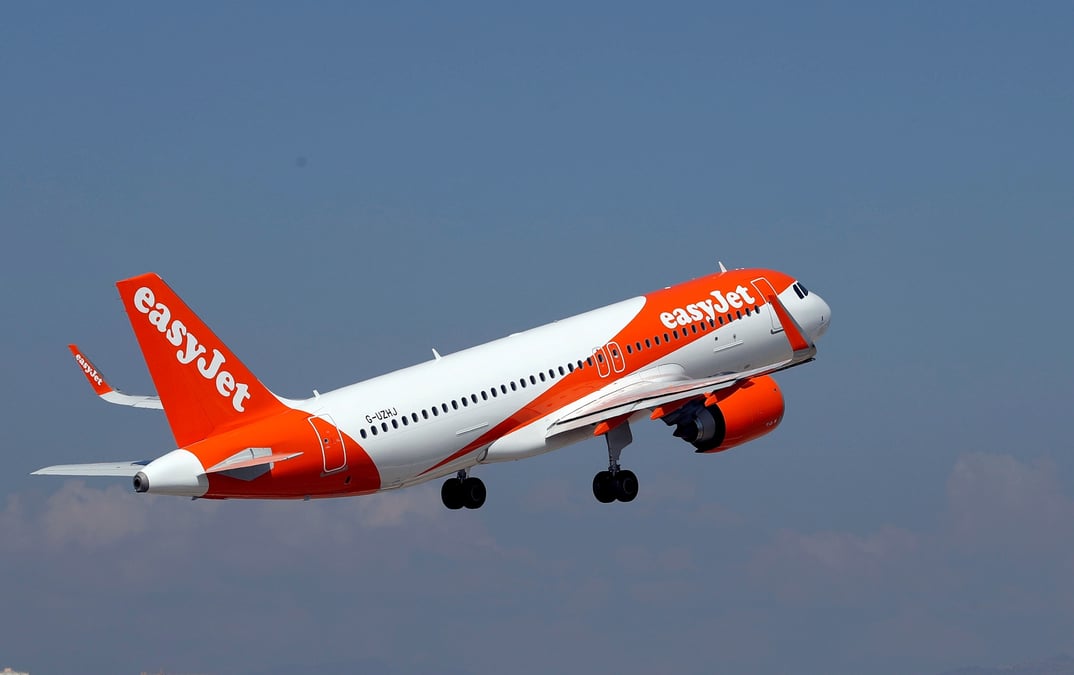 Easyjet va lever 1,39 milliard d'euros, a rejete une offre de rachat