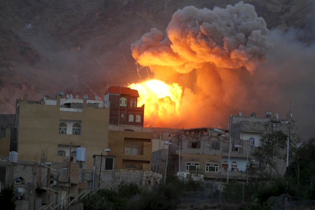 Un raid aerien de la coalition arabe aurait fait 90 morts a sanaa