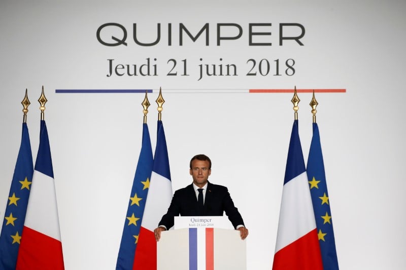 En bretagne, macron se defend d'etre le "president des villes"