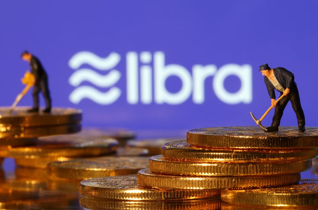 Il faut s'imaginer ce que le déploiement de Calibra pourrait concrètement signifier. D'abord, au plan individuel. De fait, chaque action sur la plateforme pourrait être aisément monétisée. Pour encourager ses utilisateurs à passer plus de temps sur la plateforme, il suffirait par exemple à Facebook de décréter que les clics sur les « j'aime » des contenus sponsorisés pourraient devenir une activité rémunératrice.