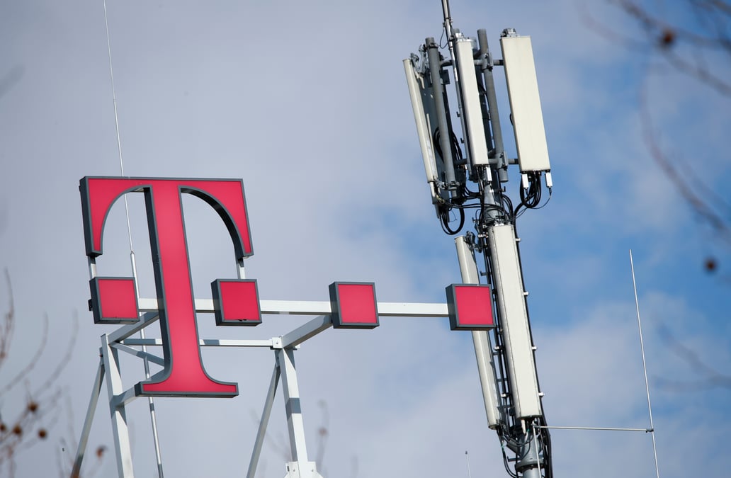 Deutsche telekom releve ses previsions apres un troisieme trimestre meilleur que prevu