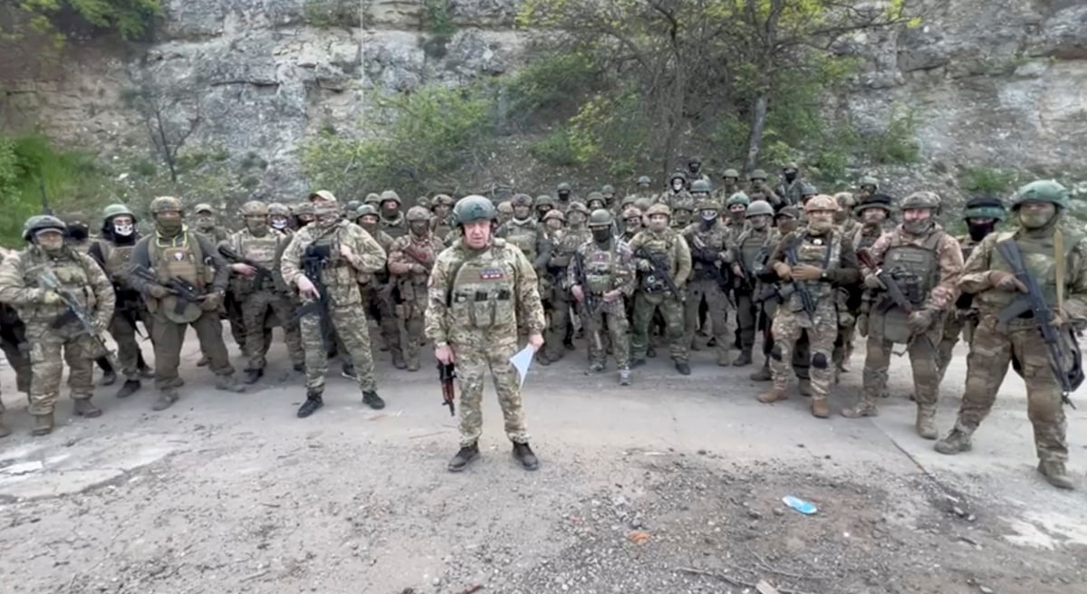 Le chef du groupe mercenaire russe wagner, evgueni prigojine, fait une declaration dans un lieu non divulgue
