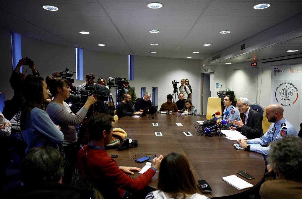 Photo du procureur adjoint antoine leroy s'exprime lors d'une conference de presse a toulouse au sujet d'alex batty