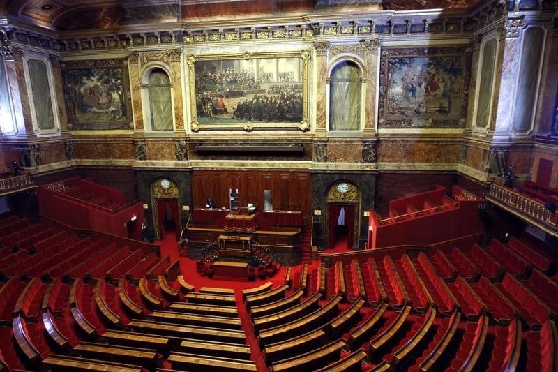 La charte des langues regionales va etre soumise a ratification