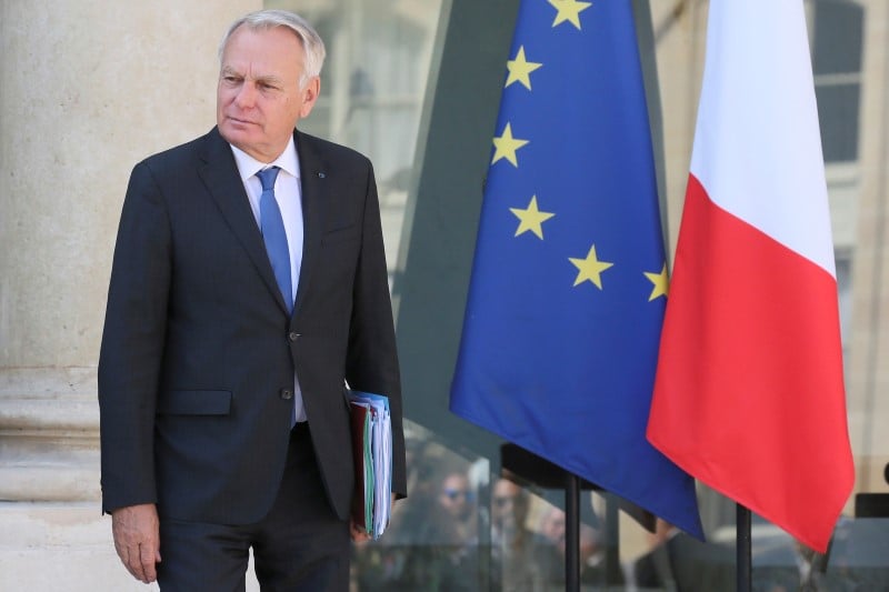 Ayrault preoccupe par la situation au gabon