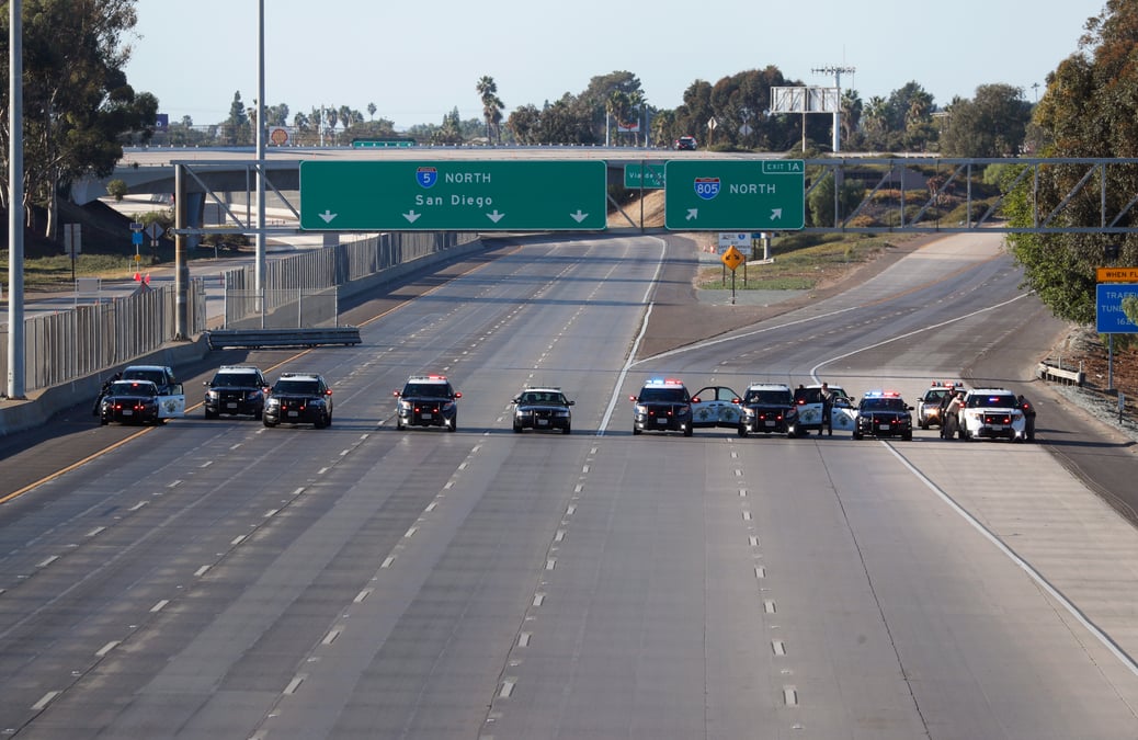 Les etats-unis rouvrent le poste-frontiere entre san diego et tijuana