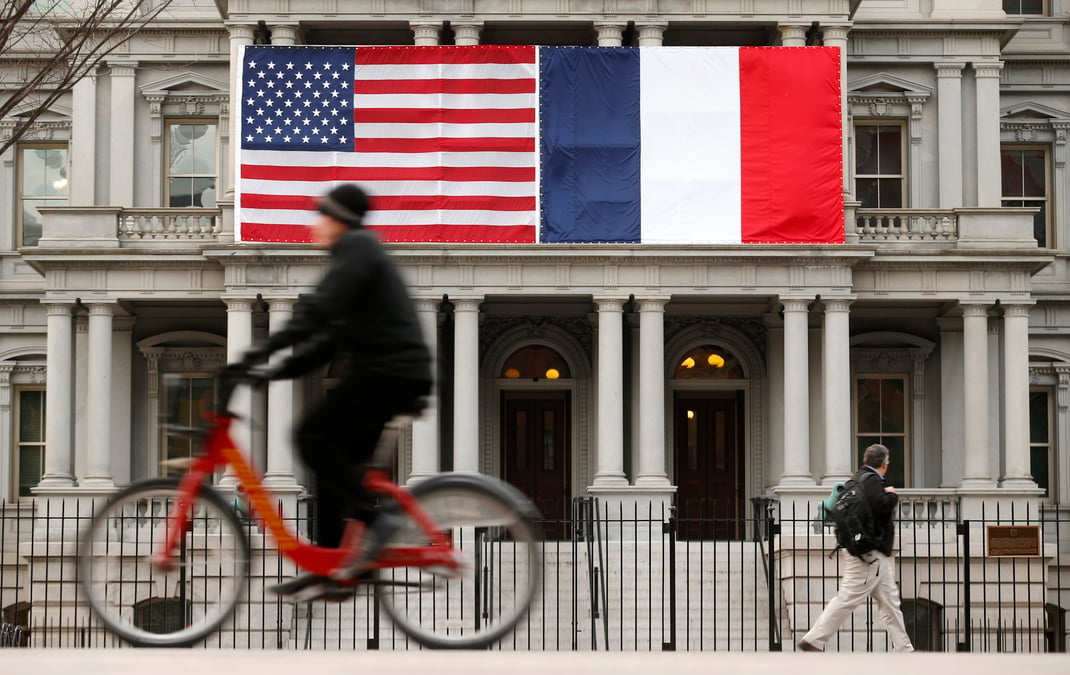 La france ne veut plus de "surenchere tarifaire" avec les usa, declare le drian