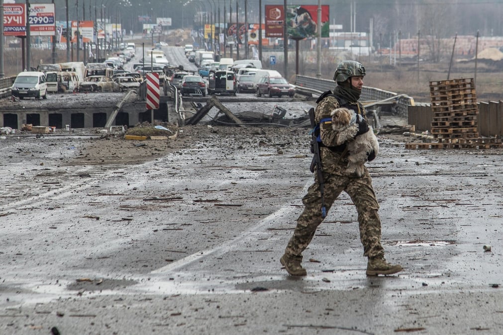 Les troupes russes se retirent des regions de kyiv et tchernihiv, disent les gouverneurs