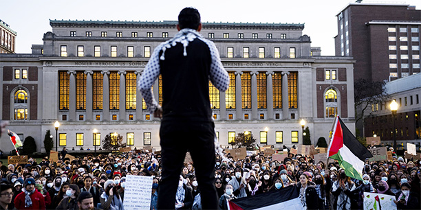 Rassemblement de soutien aux associations Jewish Voice for Peace et Students for Justice in Palestine, suspendues par l’université, le 14 novembre.