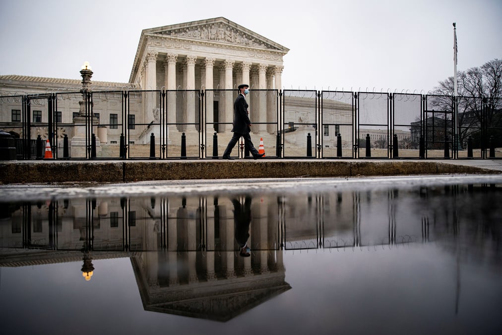 Usa: les democrates devoilent un projet de loi visant a reformer la cour supreme