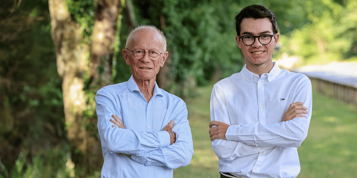 Eric Sarrat, ici à côté de Thibault Pfaff, son petit-fils qui a intégré l'entreprise.