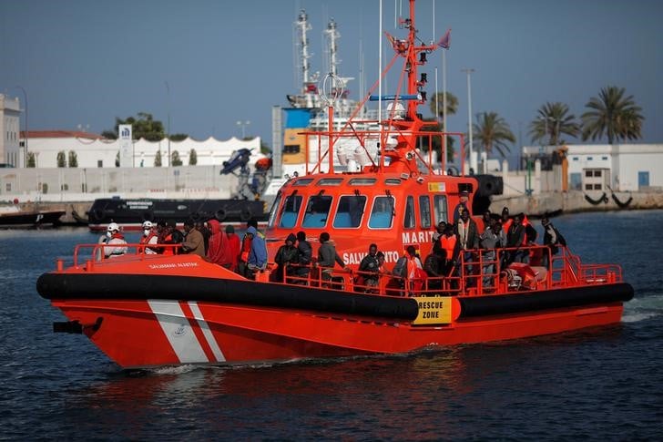 Le nombre de migrants morts en mediterranee  baisse