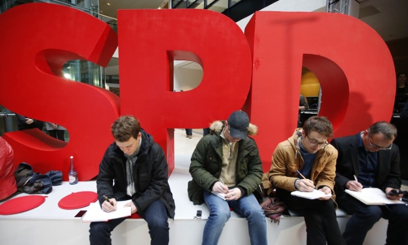 Le spd devance la cdu de merkel pour la premiere fois en dix ans
