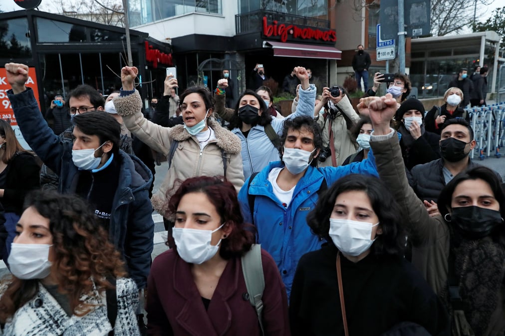 Turquie: la police arrete 159 personnes apres des manifestations
