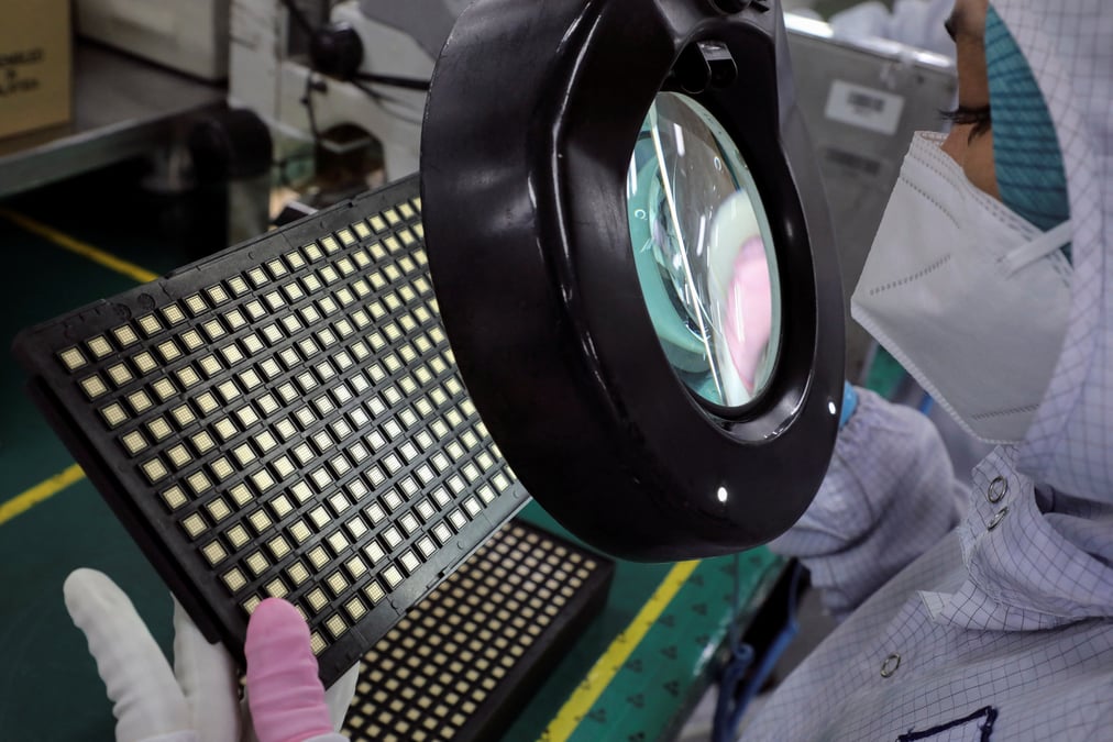 L'ue veut investir des milliards d'euros dans les semiconducteurs, dit breton
