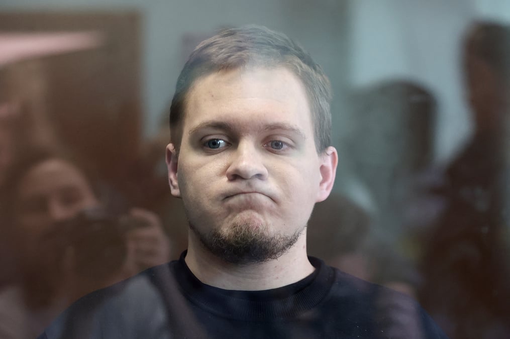 Le militant de l'opposition russe dmitry ivanov assiste a une audience au tribunal a moscou