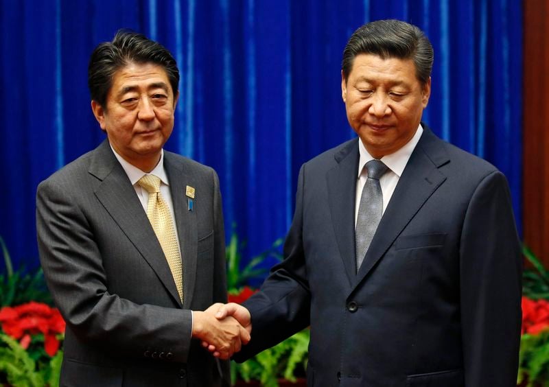 Premier échange de vues entre Xi Jinping et Shinzo Abe