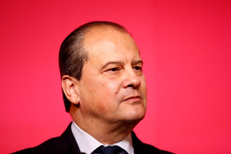 Cambadelis juge que sarkozy transforme la primaire en referendum sur l'islam