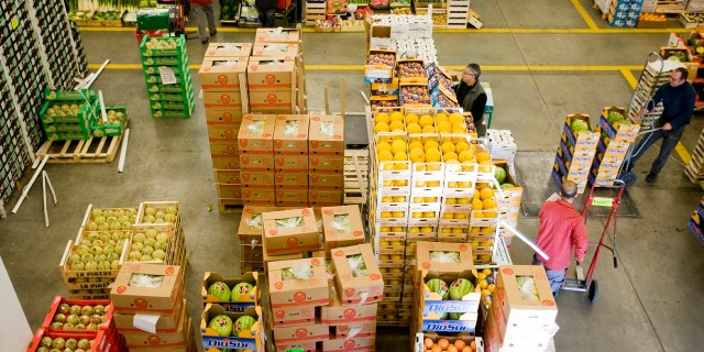 Marché gros Lyon fruits légumes commerce