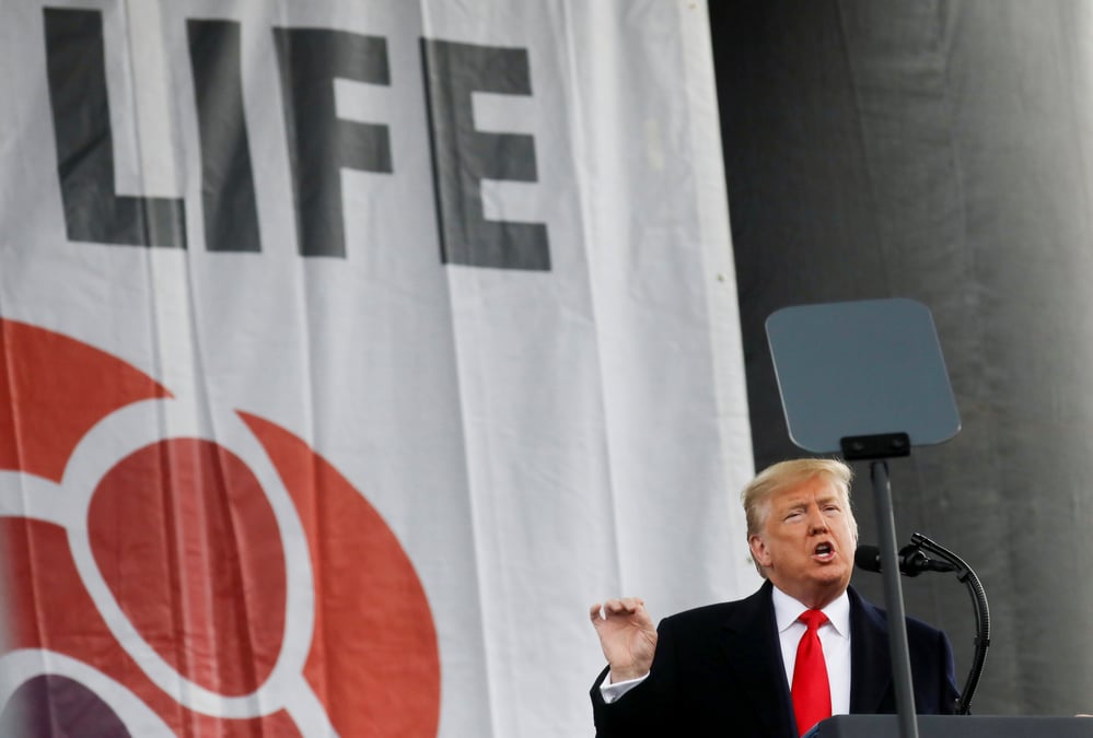 Trump, premier president americain a defiler contre l'avortement