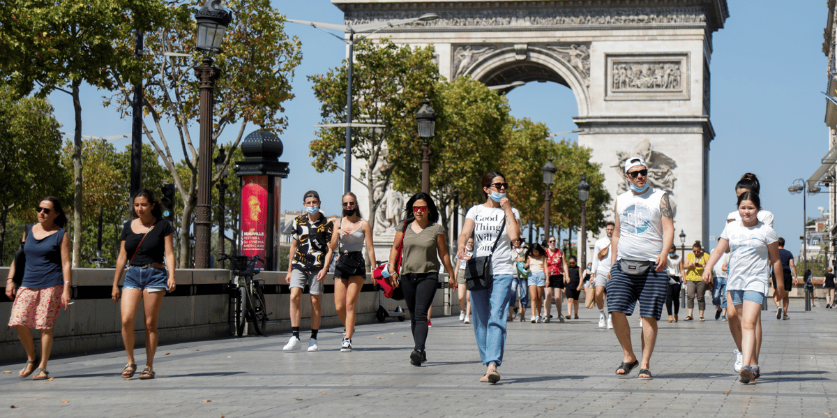 Le port du masque obligatoire etendu a paris, notamment aux champs-elysees