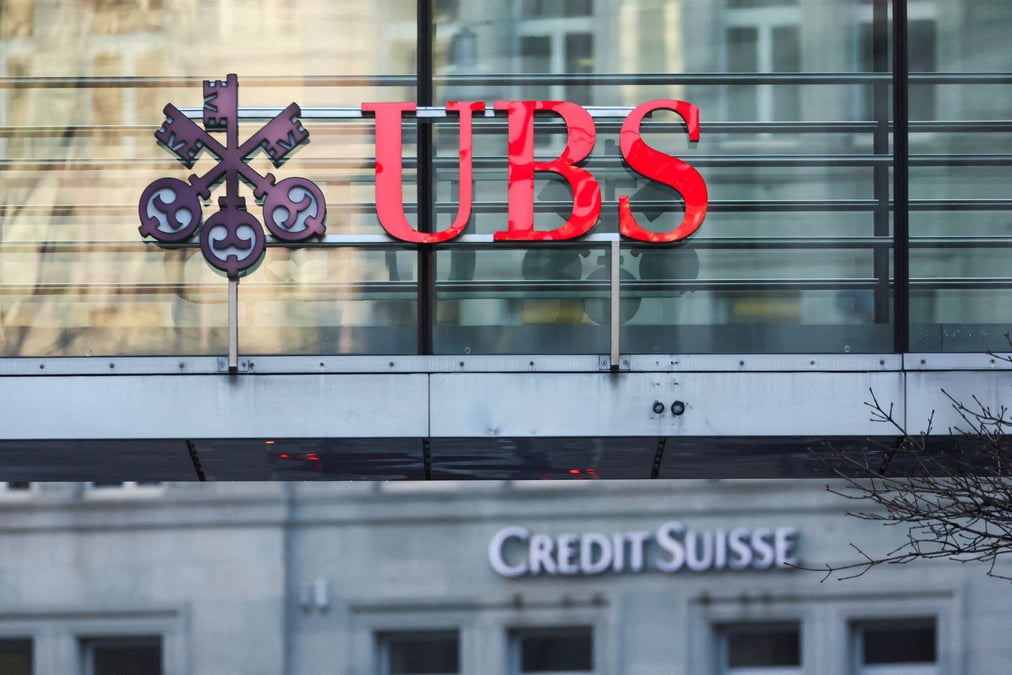 La branche suisse d'UBS et la branche suisse de Credit Suisse disposent chacune de leur propre conseil de surveillance qui vont continuer de fonctionner séparément jusqu'à leur fusion légale.