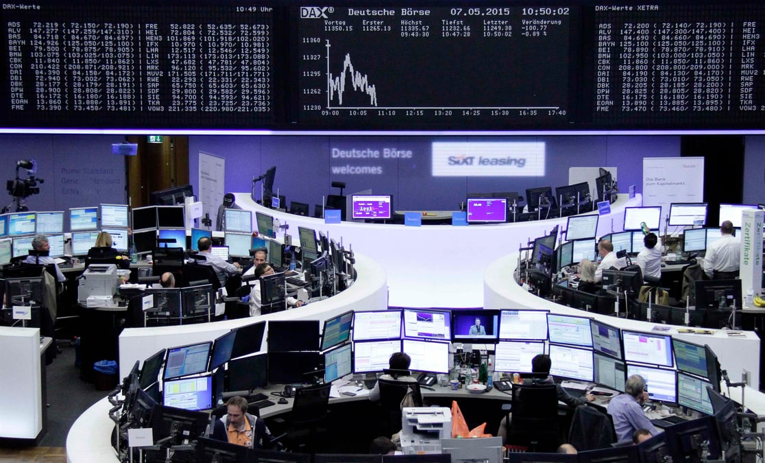 Les bourses europeennes accentuent leurs pertes a mi-seance
