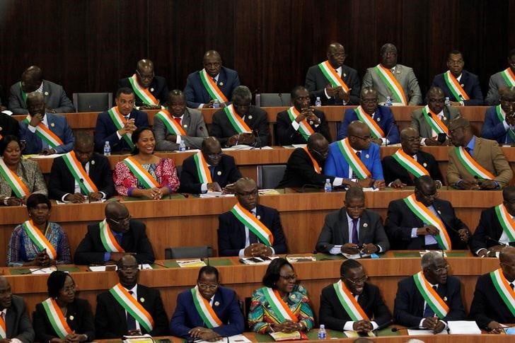 La reforme de la constitution ivoirienne approuvee au parlement