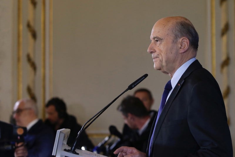 Alain juppe dement tout accord avec emmanuel macron