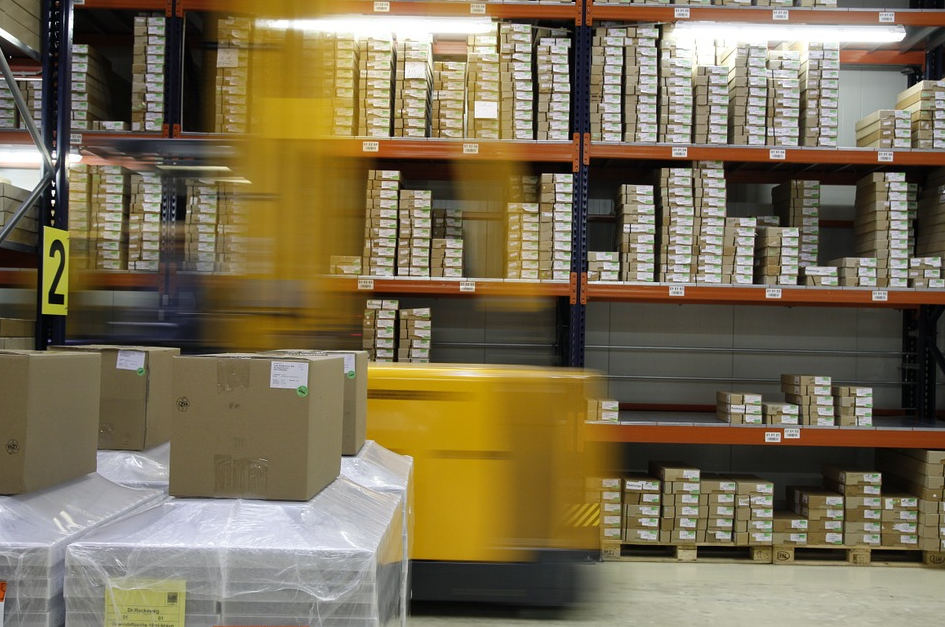 En 2024, le marché immobilier de la logistique poursuit sa chute, tant en nombre d'opérations qu'en m2 placés.