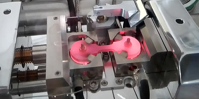 La TPE conçoit des outils pour étudier le comportement des matériaux quand ils sont stressés mécaniquement et thermiquement.