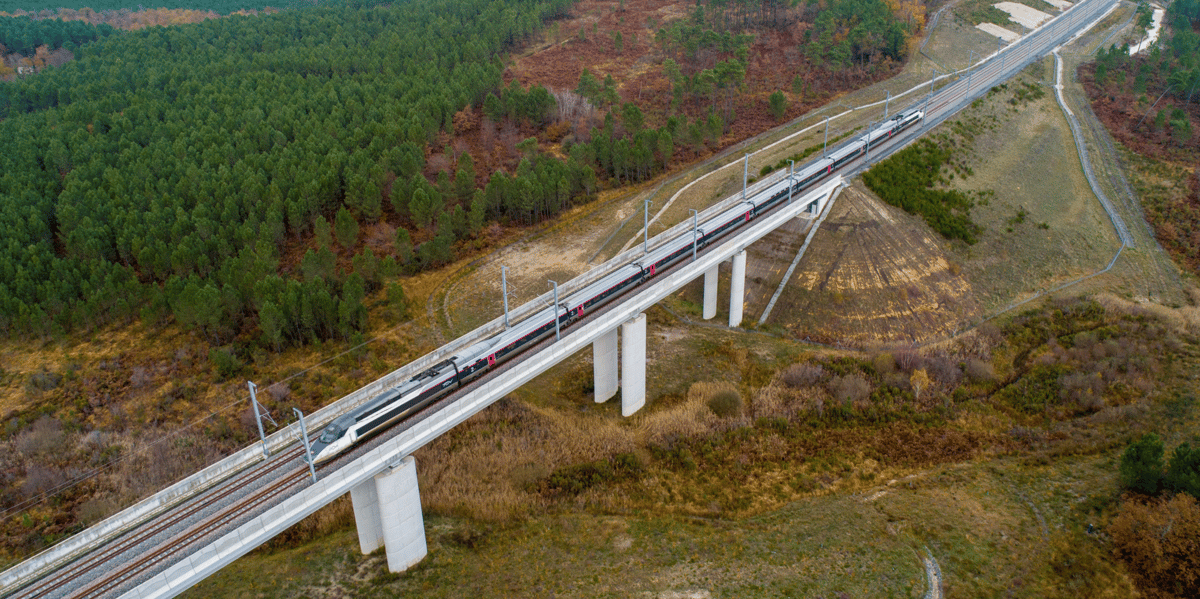 La ligne à grande vitesse, ici entre Tours et Bordeaux, doit relier Bordeaux à Toulouse en 2032 puis Bordeaux à Dax à partir de 2034, voire 2037.