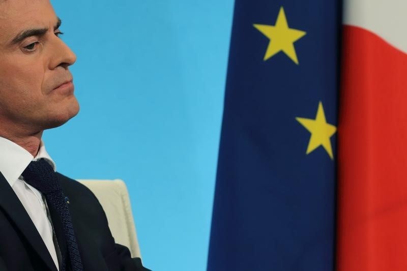 Manuel valls va defendre la politique economique de la france a bruxelles