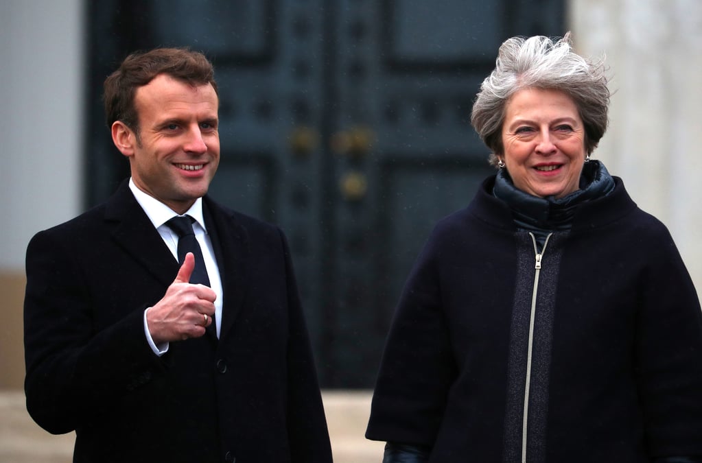 Macron et may accroissent les liens sur migrations et defense