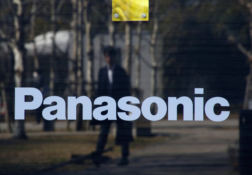 Panasonic reflechit aux investissements dans son usine avec tesla