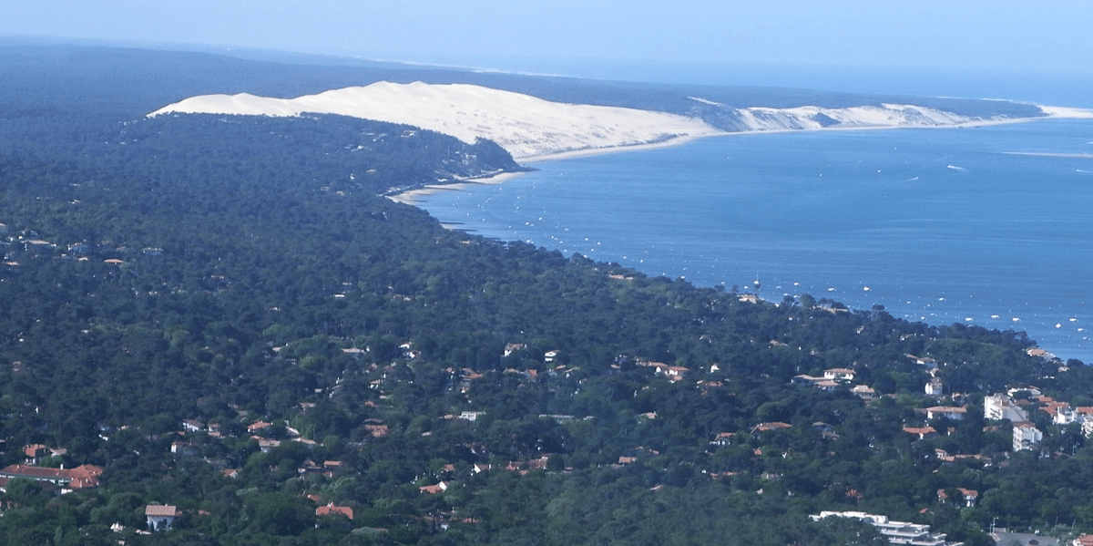 La dune du Pilat attire chaque année près de deux millions de touristes.