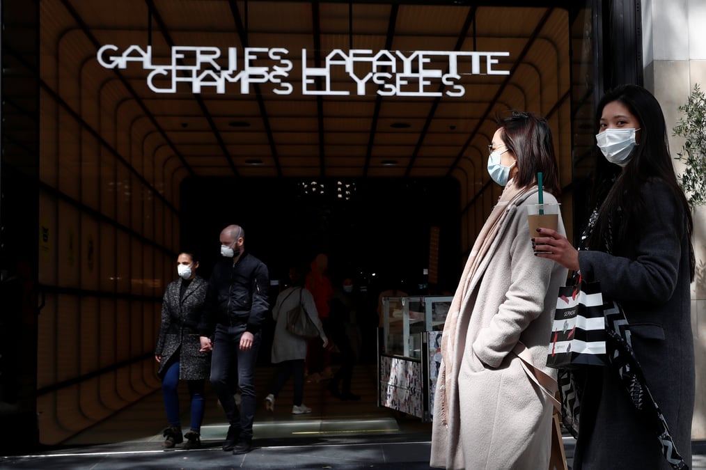 Le coronavirus pourrait diviser par deux cette annee les ventes de galeries lafayette