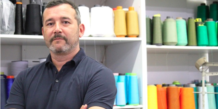 Nicolas Gomarir est le fondateur de la PME LCS Groupe-Le Maillot Français qui a fait le pari de l'industrie textile à la française à Perpignan (38 salariés).