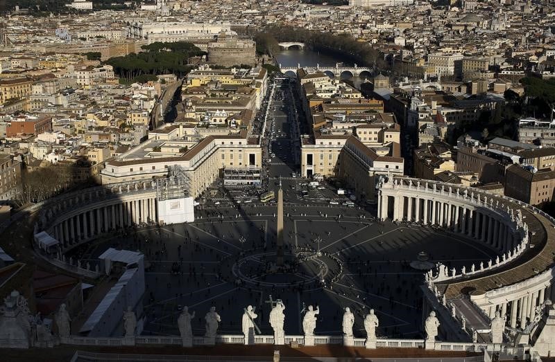 Deux ex-responsables du vatican juges pour detournement de fonds