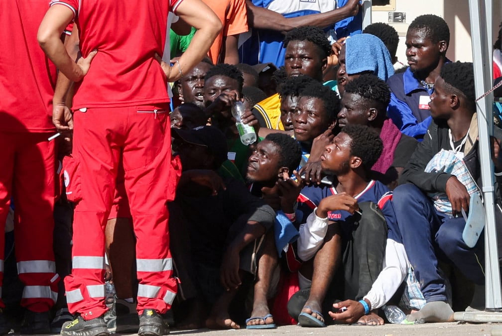 Migrants dans un centre d'accueil a lampedusa