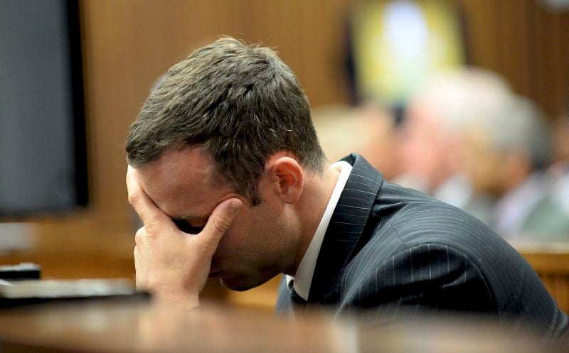 Pistorius pleure pendant le compte rendu du médecin légiste