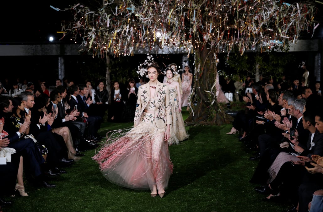 Dior inaugure une boutique dans le luxueux ginza six de tokyo