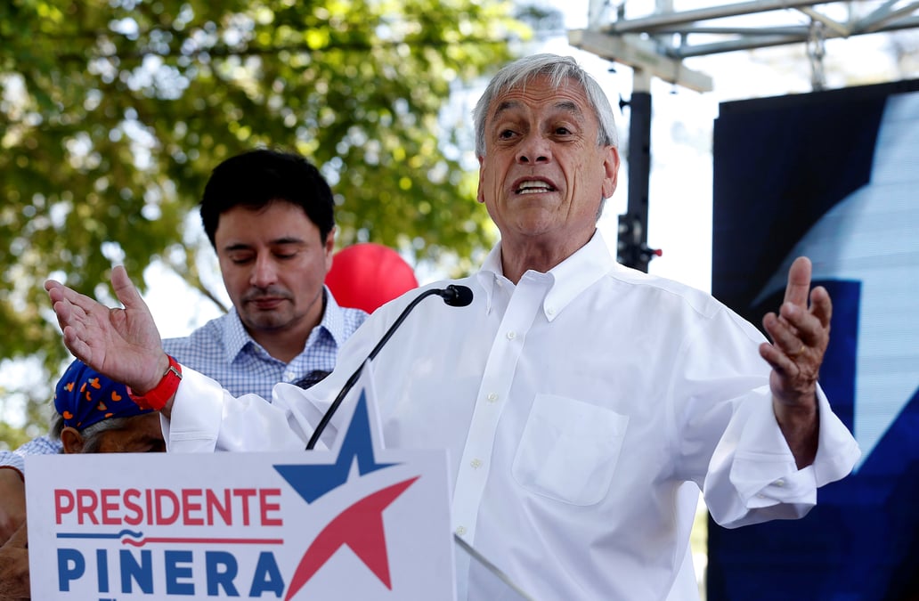 Les chiliens aux urnes, le conservateur pinera favori