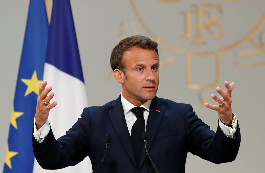 Malgré une remontée d'Emmanuel Macron, le Premier ministre Edouard Philippe reste toujours devant en termes d'opinions positives avec un écart de quatre points.