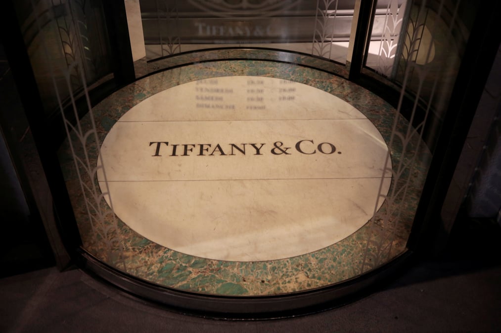 Lvmh releve son offre sur tiffany et accede a ses comptes